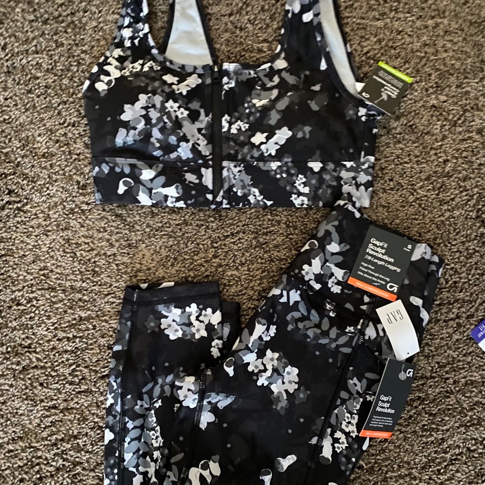 GapFit leggings and sports bra